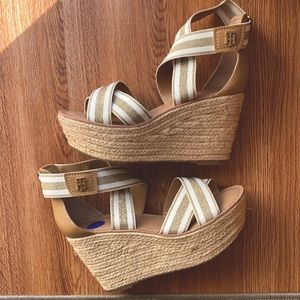 New Hilfiger sandal wedge espadrilles gold 8.5